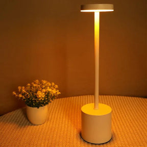 Luminária de Mesa Portátil LumiFree