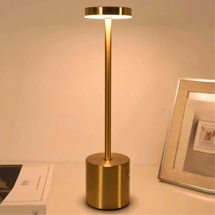 Luminária de Mesa Portátil LumiFree