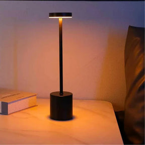 Luminária de Mesa Portátil LumiFree